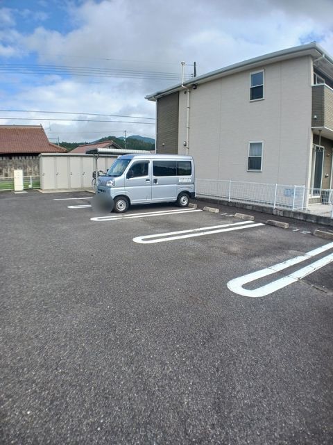 【山県郡北広島町新庄のアパートの駐車場】