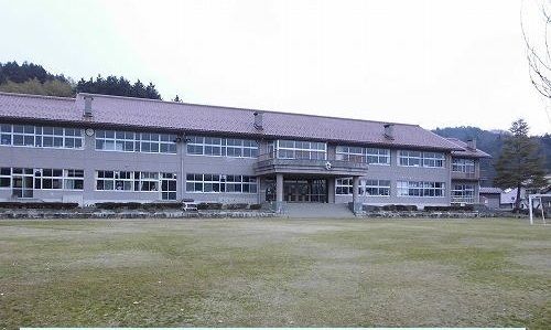 【山県郡北広島町新庄のアパートの小学校】