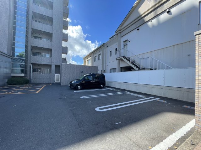 【高松市元山町のマンションの駐車場】