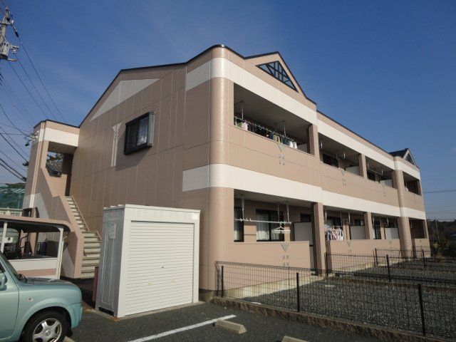 いなべ市北勢町大辻新田のアパートの建物外観