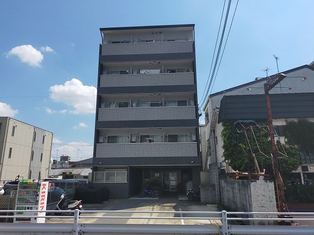 フラッティ西大路花屋町の建物外観