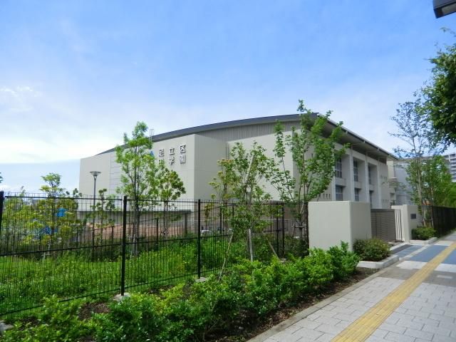 【足立区新田のマンションの小学校】