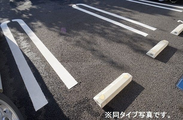 【エマ　ミサトの駐車場】