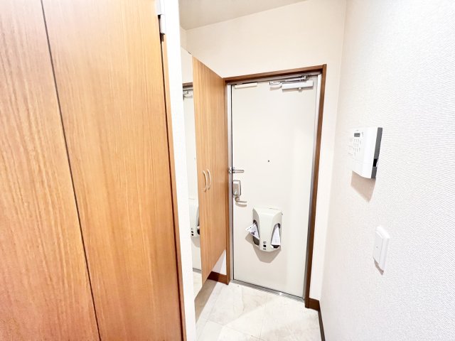 玄関　※別部屋参考写真