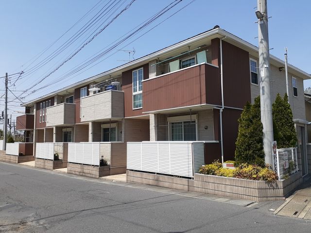 春日部市梅田のアパートの建物外観