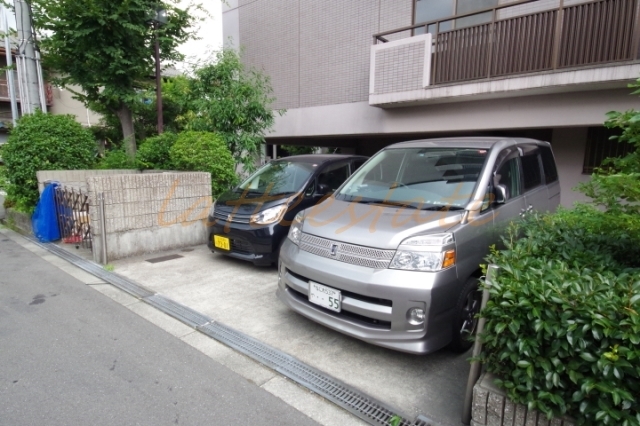 【フェアリー城東の駐車場】