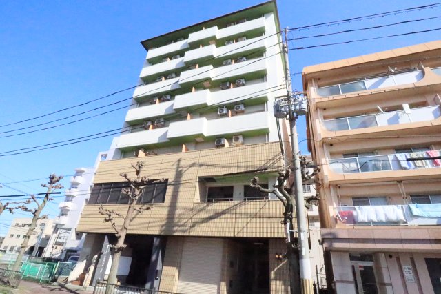 【奈良市芝辻町のマンションの建物外観】