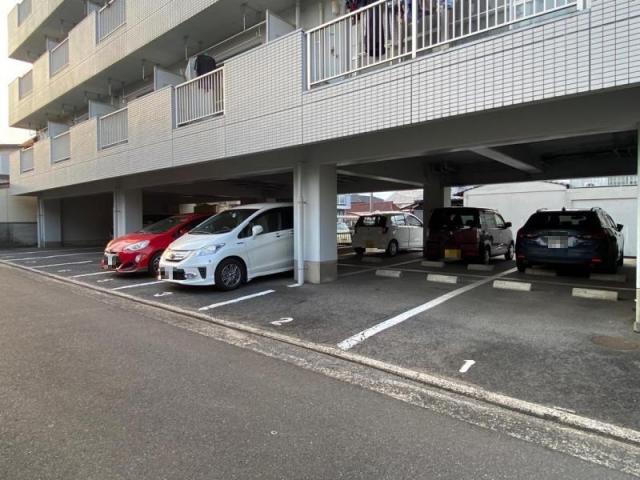 【高松市仏生山町のマンションの駐車場】