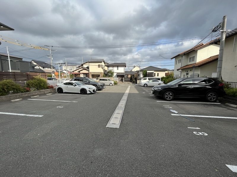 【福岡市早良区田隈のアパートの駐車場】