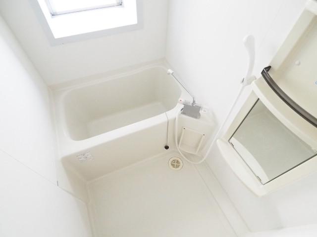 バス・シャワールーム　浴室窓有り