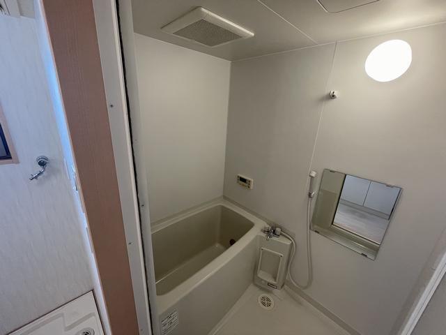 バス・シャワールーム　ゆっくりくつろげそうな浴室ですね。