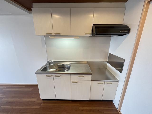 キッチン　段落ちタイプのキッチンです。