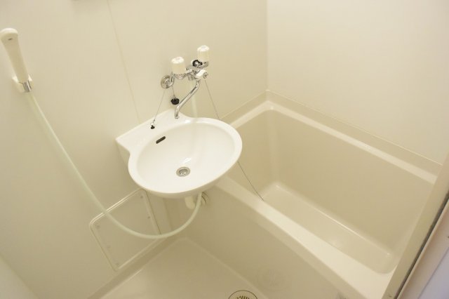 バス・シャワールーム　一日の疲れを癒せます!!