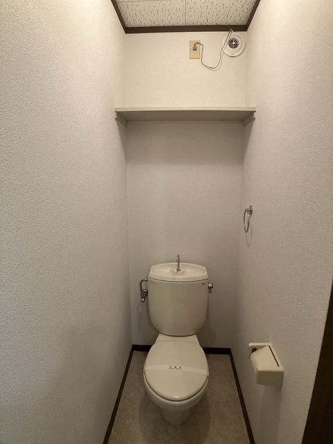 湘南モノレール 湘南町屋駅 徒歩7分 2階建 築33年のトイレ写真