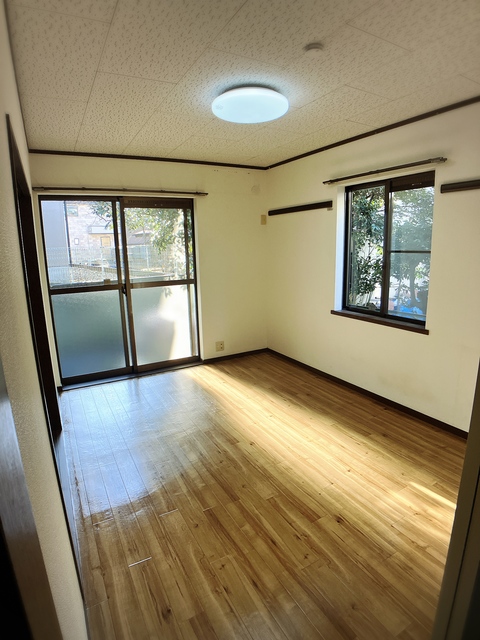 湘南モノレール 湘南町屋駅 徒歩7分 2階建 築33年の居間写真