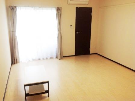 居室・リビング　一人暮らしをするには十分な広さです！