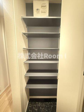 玄関　収納もある玄関です