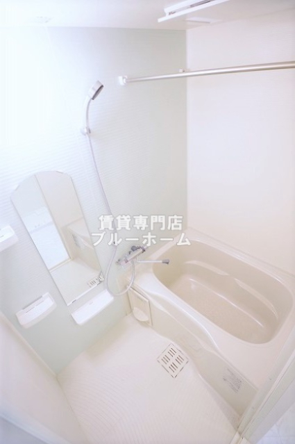 バス・シャワールーム　浴室乾燥機付きのお風呂！