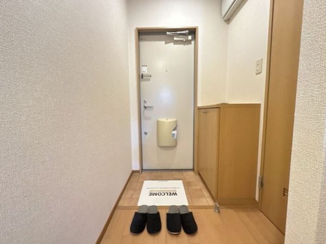 リースランド野高谷 Dの玄関写真