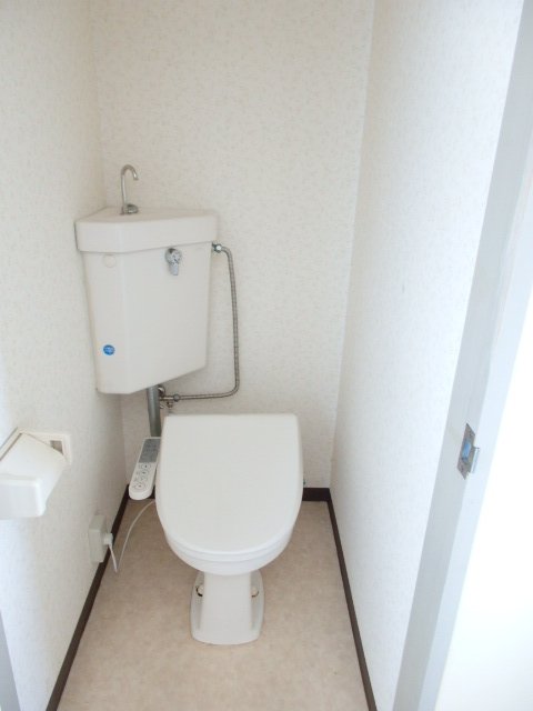 ＪＲ湖西線 和邇駅 徒歩7分 3階建 築40年のトイレ写真