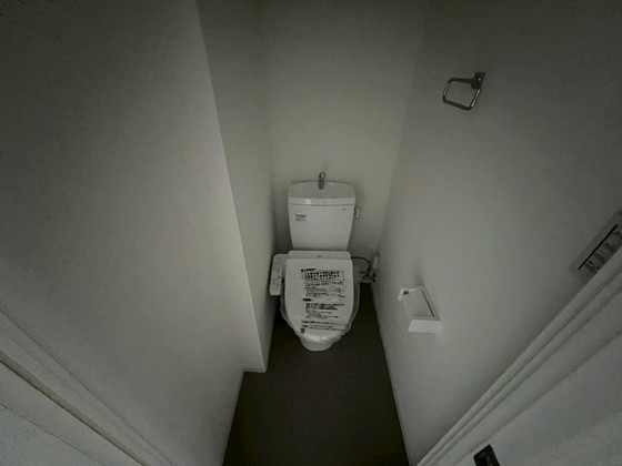 トイレ　※３階の写真を使用