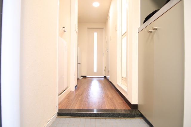 玄関　※写真は別室の参考です。現況優先