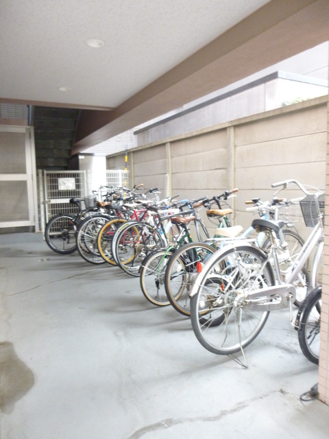 その他共有部分　入口横に駐輪スペース有（無料）