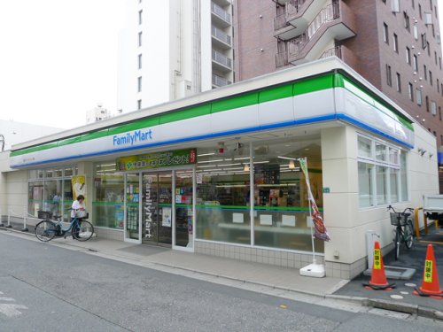 コンビニ　ファミリーマート 巣鴨スポーツセンター前店（コンビニ）まで383m