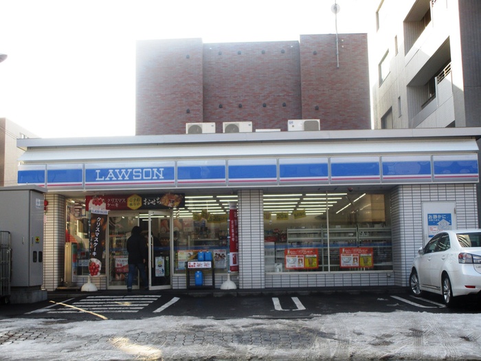 コンビニ　ローソン（コンビニ）まで500m