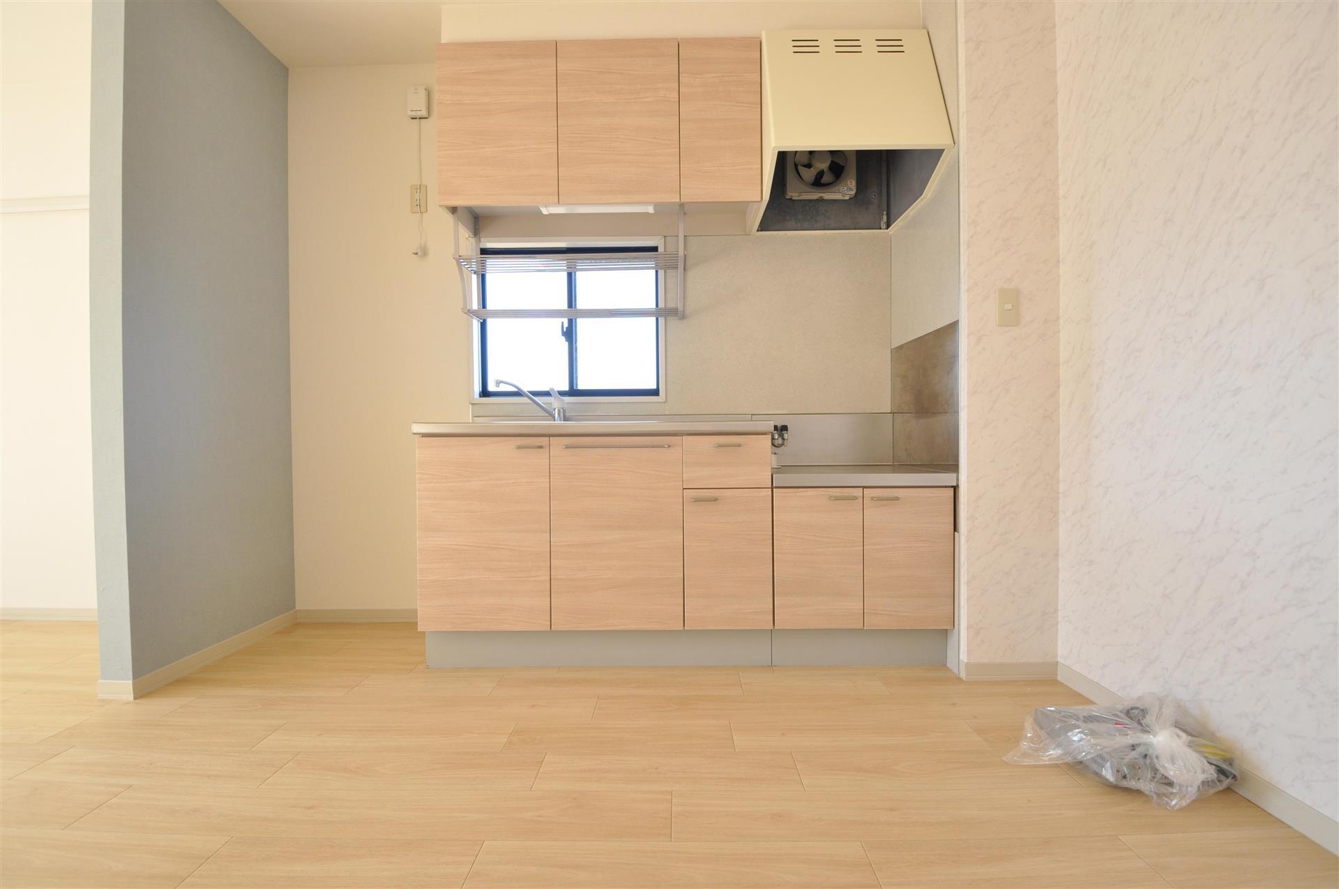 キッチン　小窓付きのキッチン