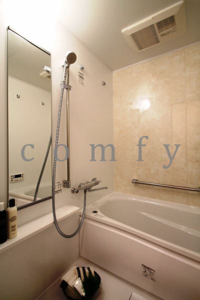 バス・シャワールーム　浴室乾燥機付きバスルーム