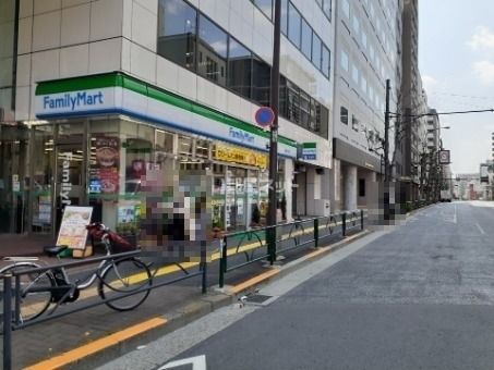 コンビニ　ファミリーマート四谷四丁目店（コンビニ）まで154m