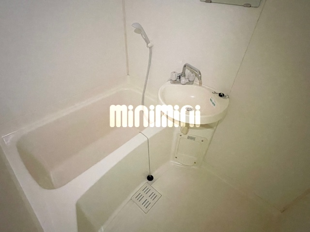 バス・シャワールーム　トイレが別なのでゆったりできますね