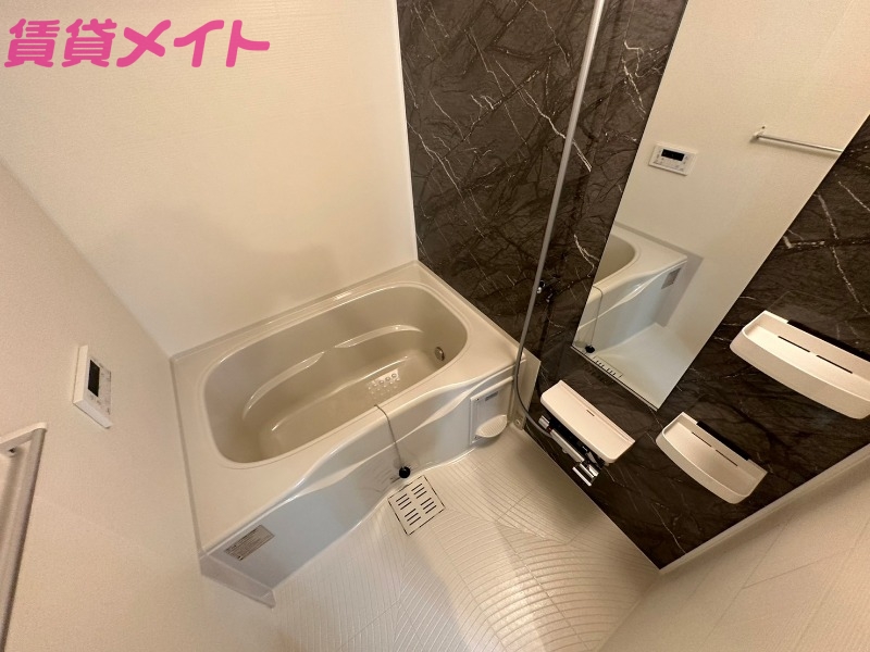 バス・シャワールーム　同型反転タイプです。