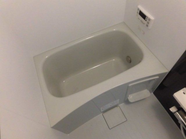 バス・シャワールーム　広めのお風呂です。（追い焚き付き）