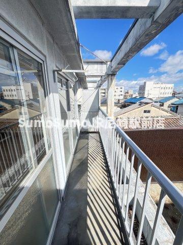 バルコニー　陽当たり良好なバルコニーです