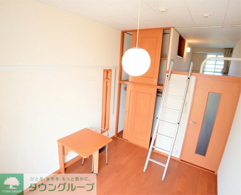 居室・リビング　天井高なので開放的な空間です。