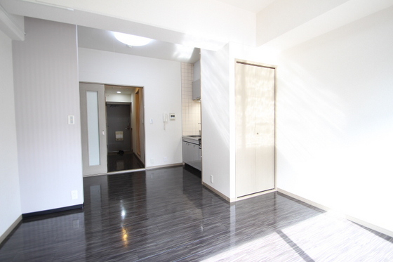 居室・リビング　※他号室の写真です。