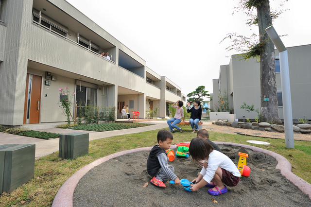 その他共有部分　★敷地内にはお子様の遊び場があります♪
