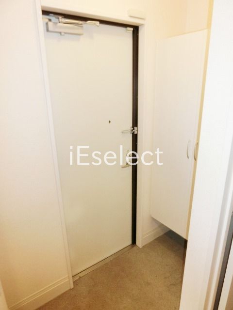 玄関　シューズボックスのある玄関。