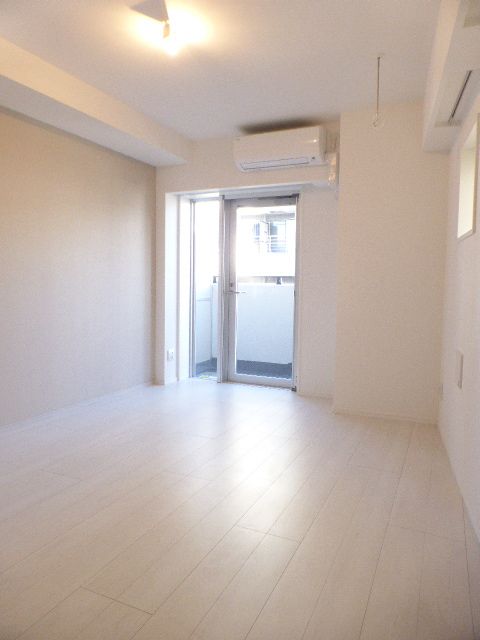 居室・リビング　※別部屋参考写真