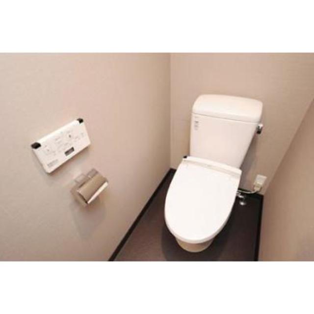 トイレ　※写真は同タイプ住戸です。