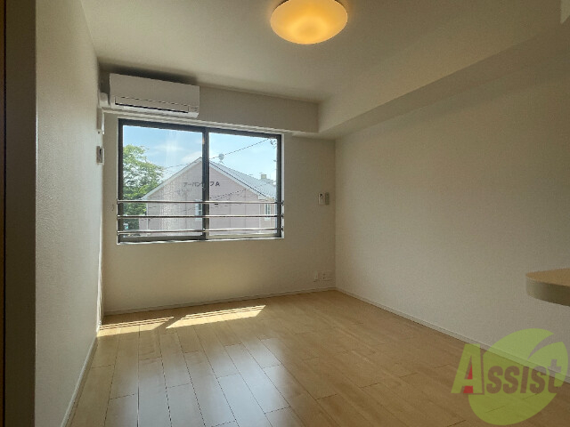 居室・リビング　広々として、家具関係も問題なく置けそうですね。