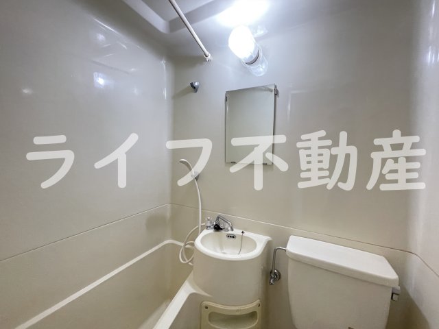 洗面設備　独立洗面台、朝の身支度には欠かせません