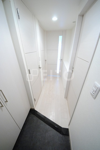 玄関　写真は３０５号室