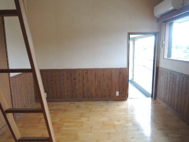 居室・リビング　別号室の参考写真