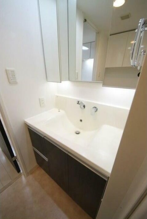 洗面設備　同マンション別部屋参照。