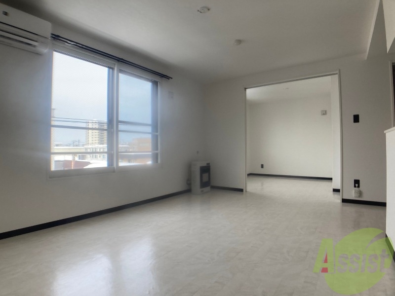 居室・リビング　広々としたリビングですね。使い勝手がよさそうですね！