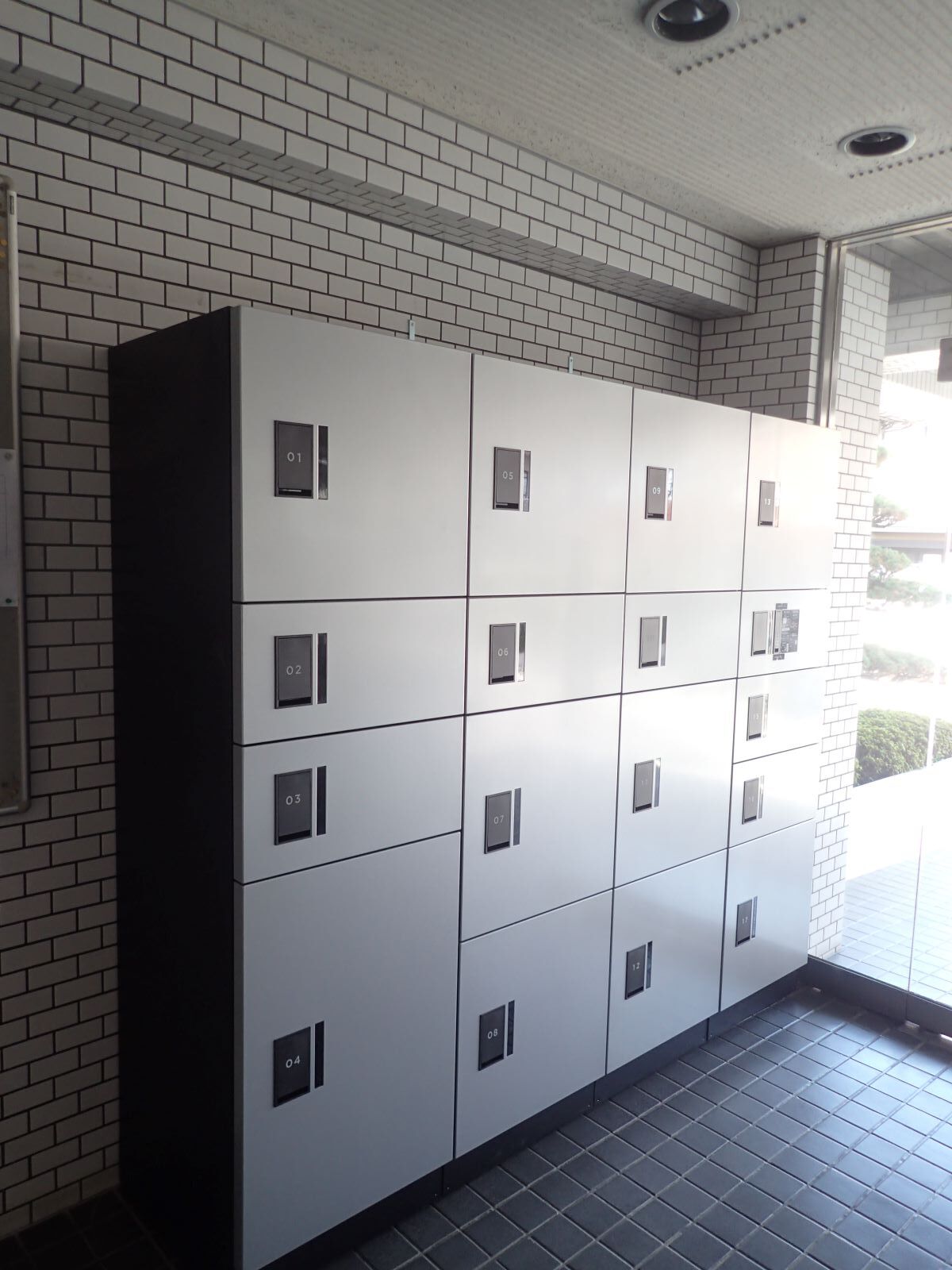 エントランス　宅配ボックス完備