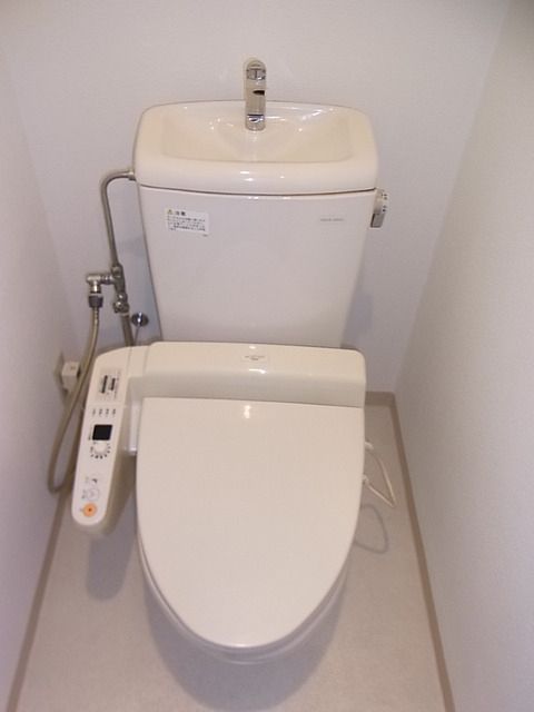 トイレ　温水洗浄便座